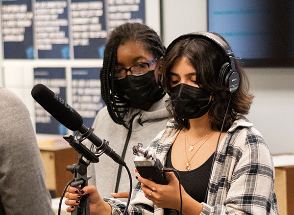 Illinois Student Newsroom students