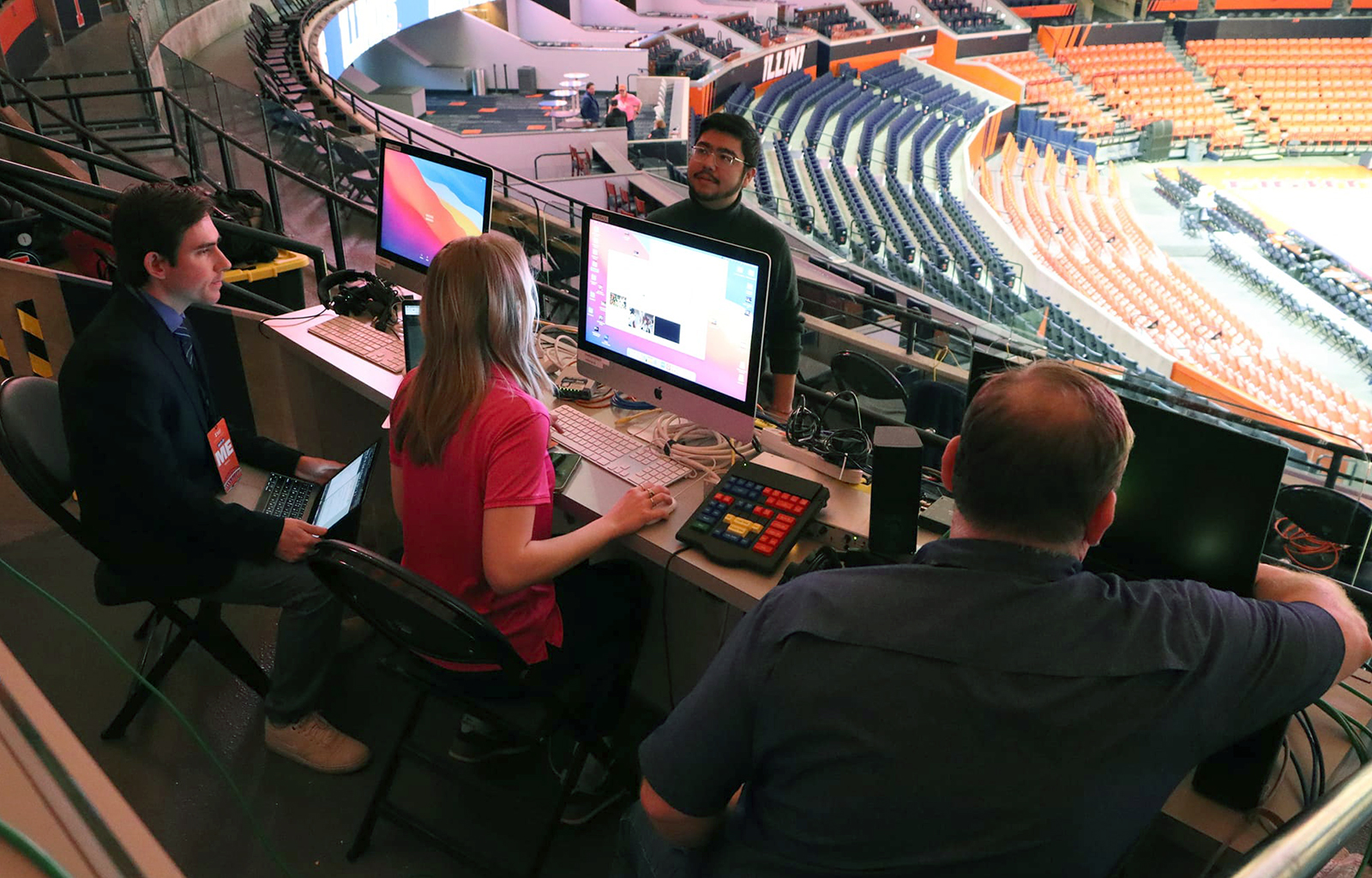 Illini Sports Night hosting live pregame show before Illinois women's basketball game.